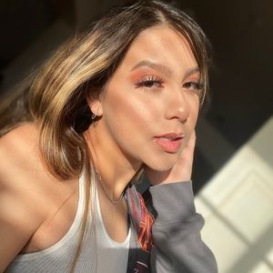 Meet your Posher, Toni